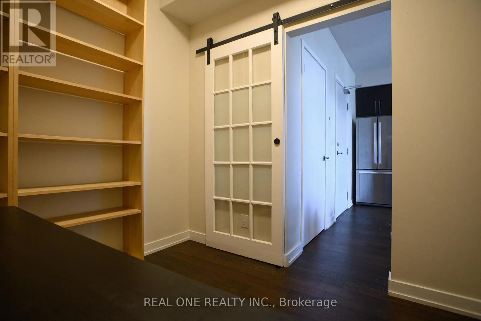 1410 - 510 CURRAN PLACE