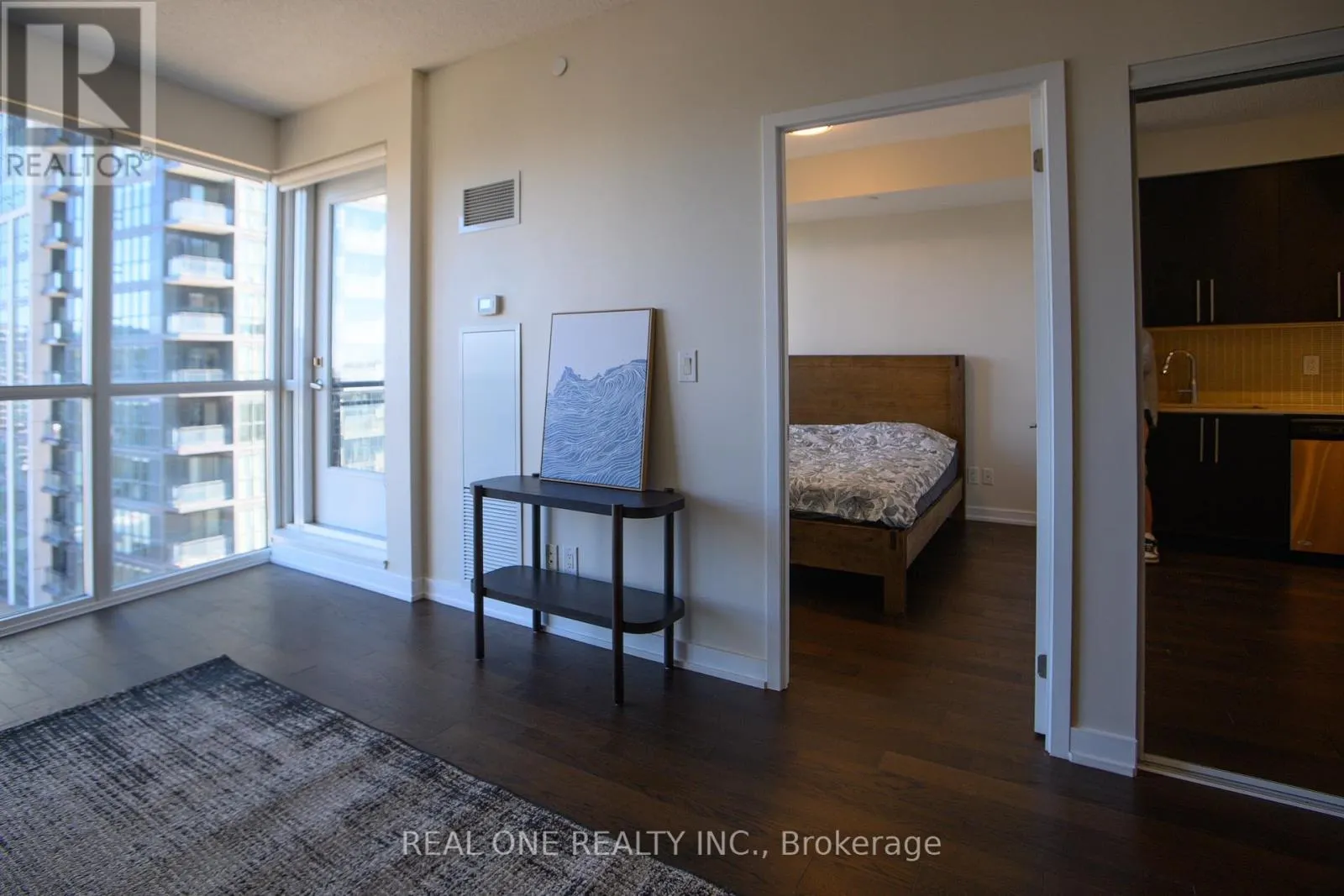 1410 - 510 CURRAN PLACE