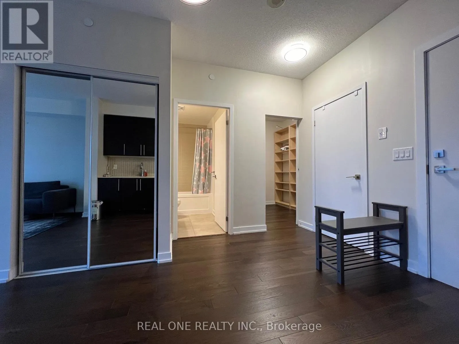 1410 - 510 CURRAN PLACE
