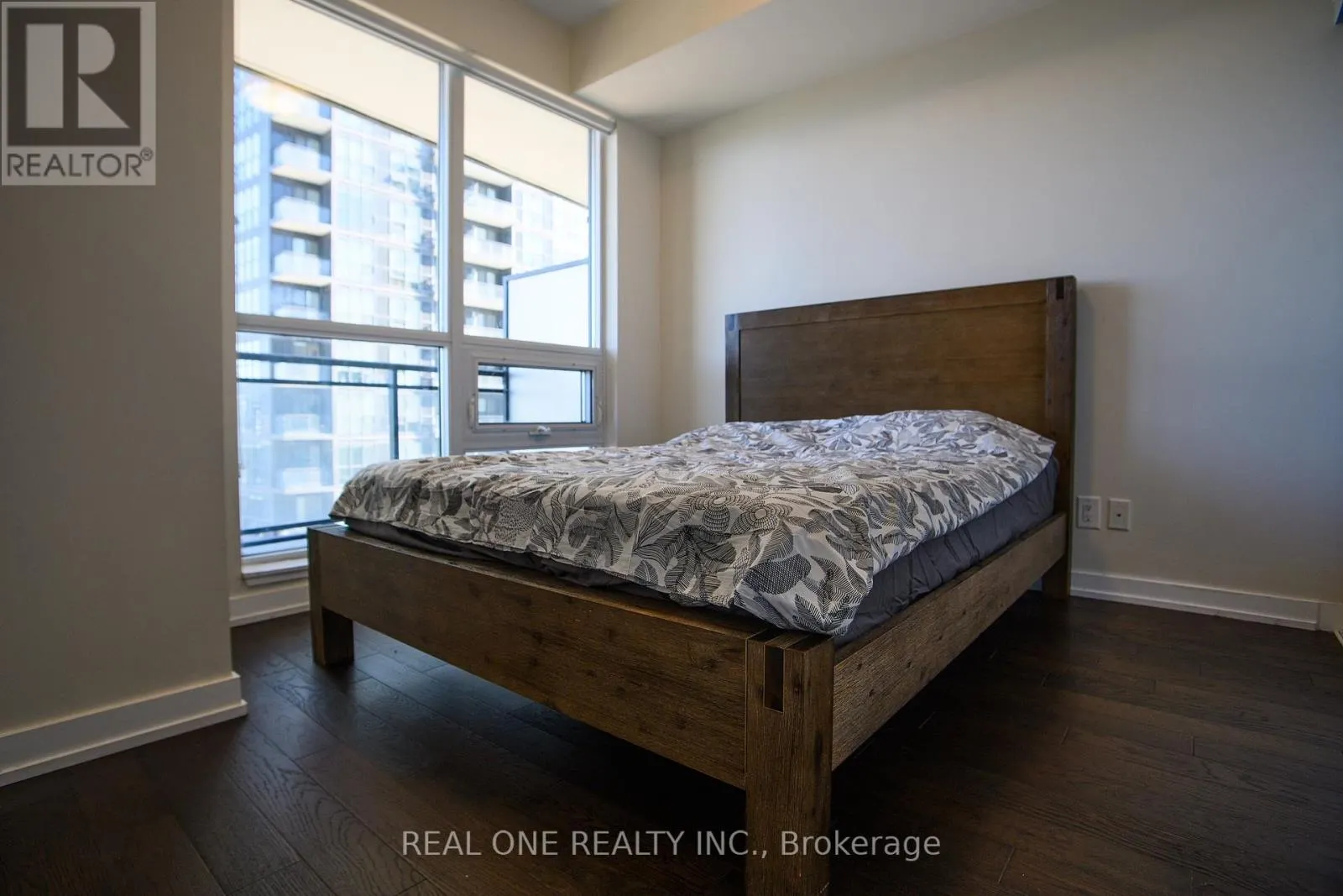 1410 - 510 CURRAN PLACE