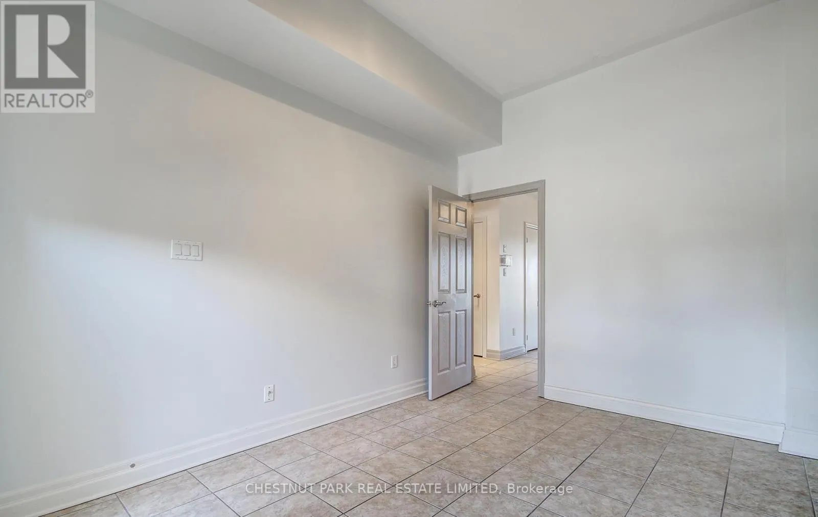 5 - 885 LAKESHORE ROAD E