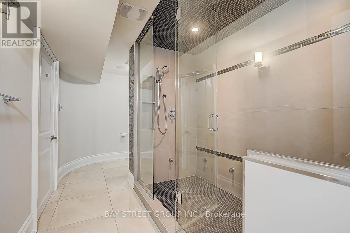 452 AVON CRESCENT