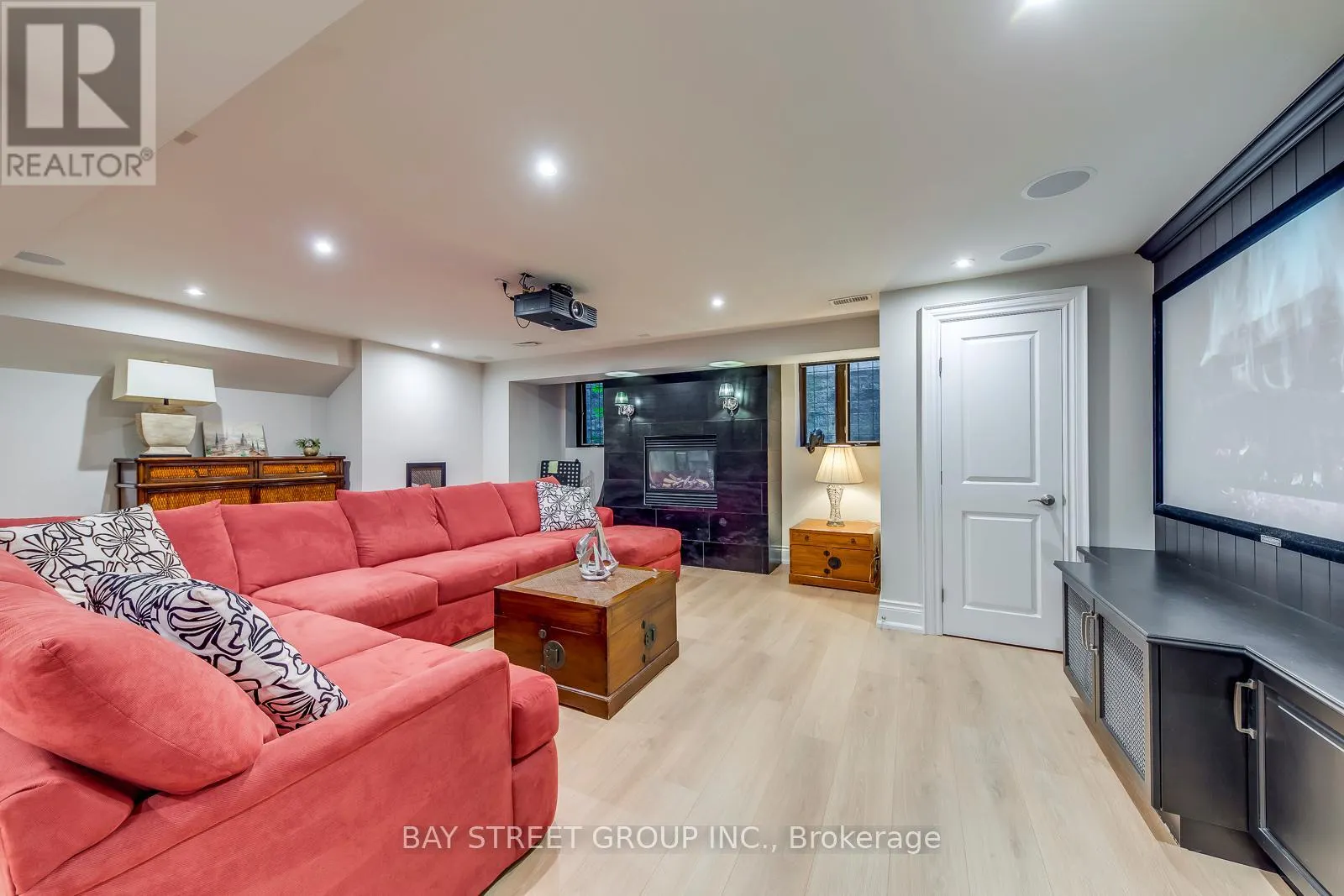 452 AVON CRESCENT