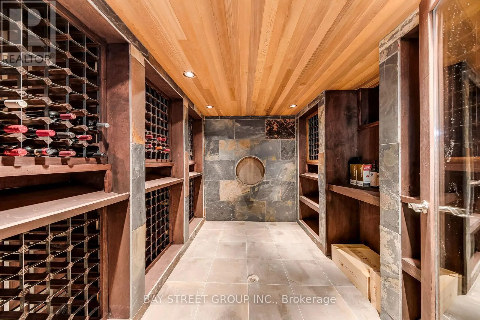 452 AVON CRESCENT