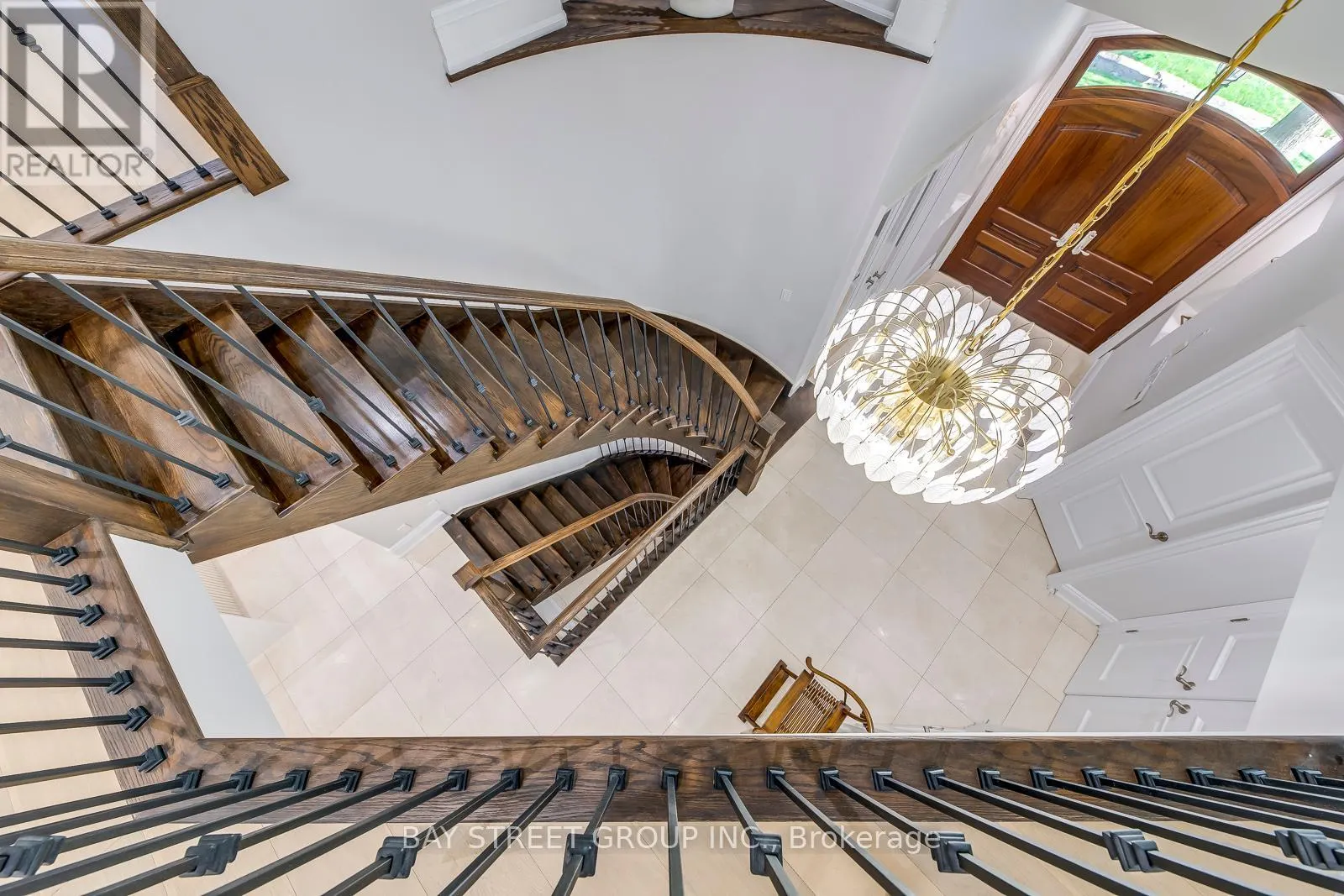 452 AVON CRESCENT