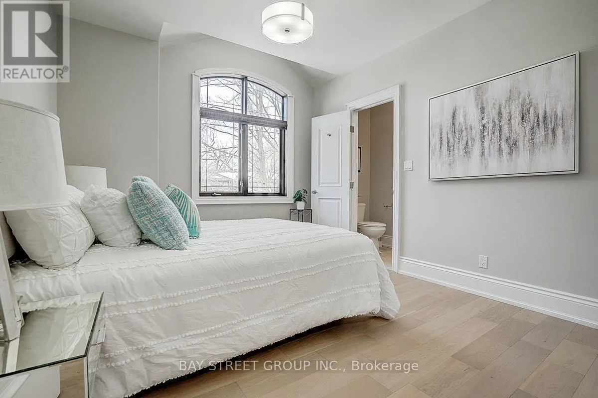 452 AVON CRESCENT