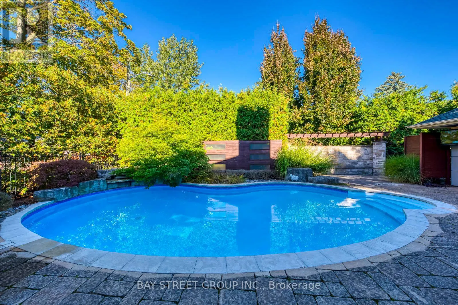 452 AVON CRESCENT