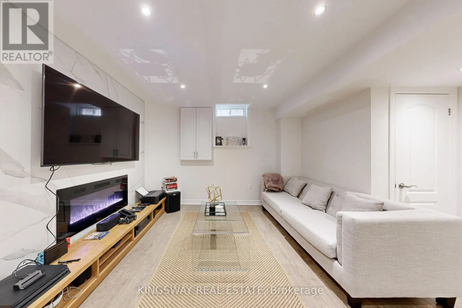 142 VALLEYWAY DRIVE