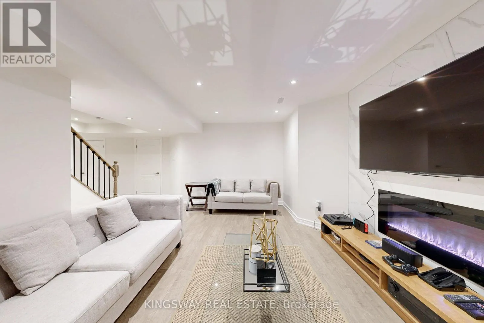 142 VALLEYWAY DRIVE