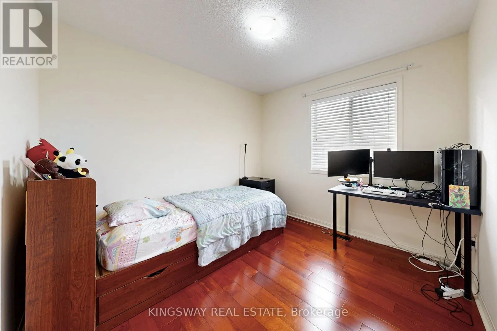 142 VALLEYWAY DRIVE