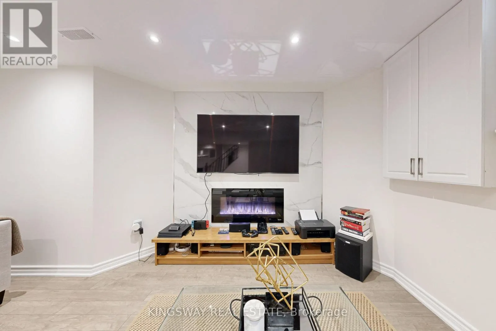 142 VALLEYWAY DRIVE
