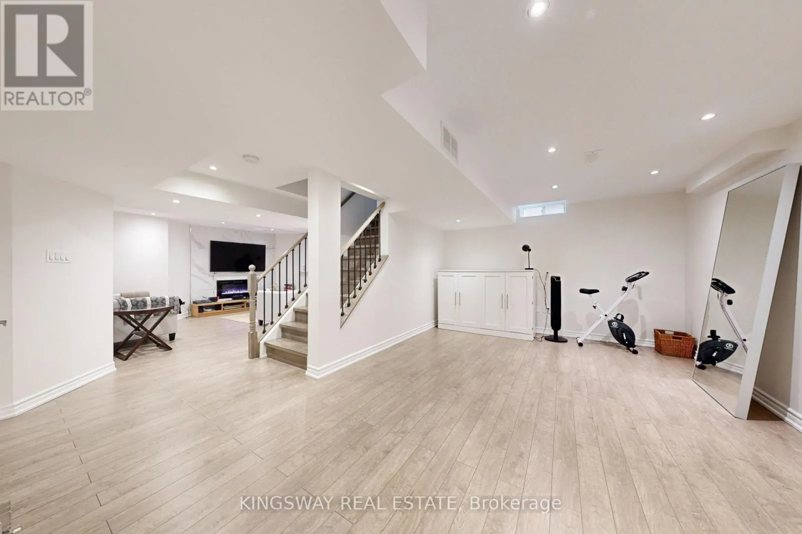 142 VALLEYWAY DRIVE
