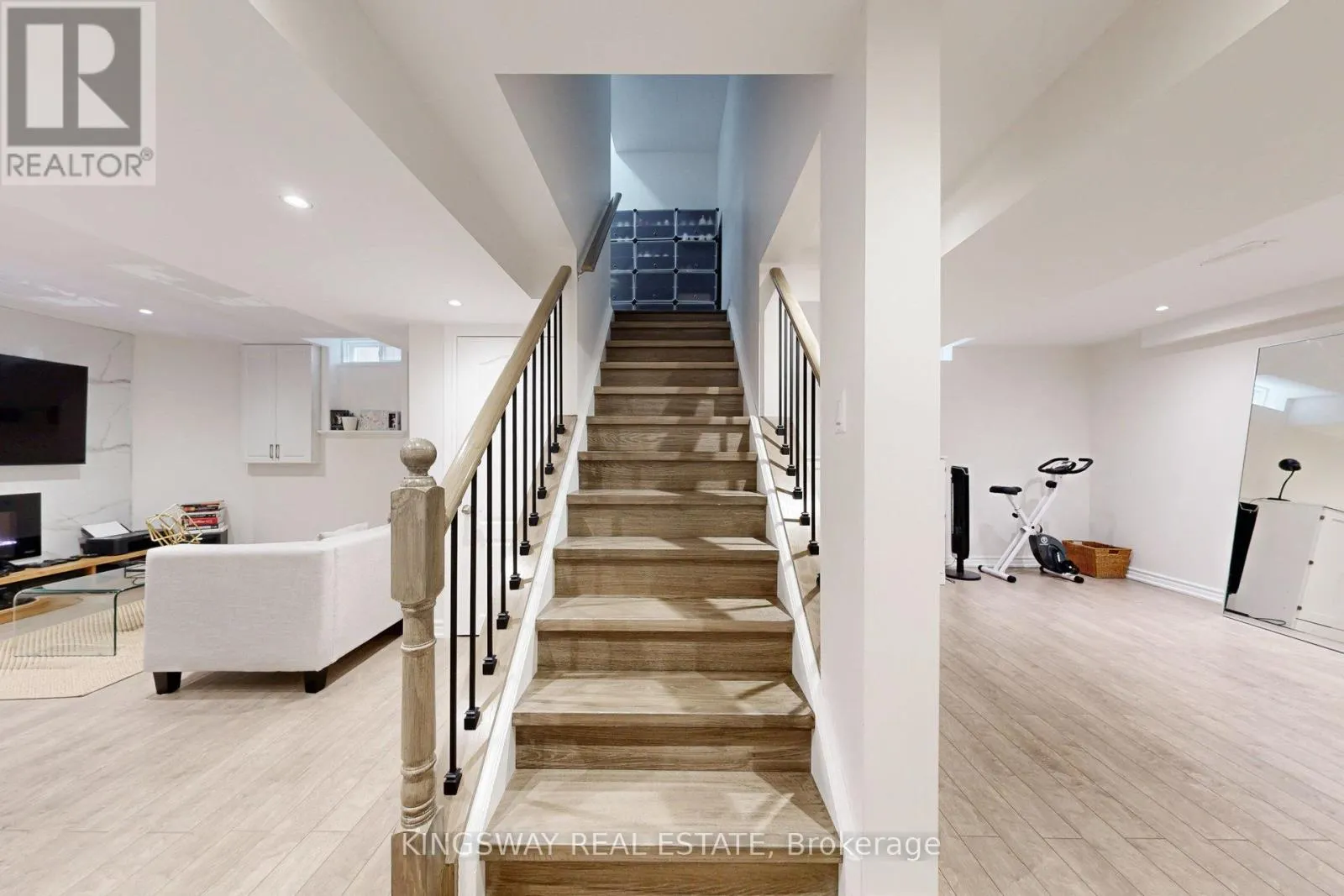 142 VALLEYWAY DRIVE