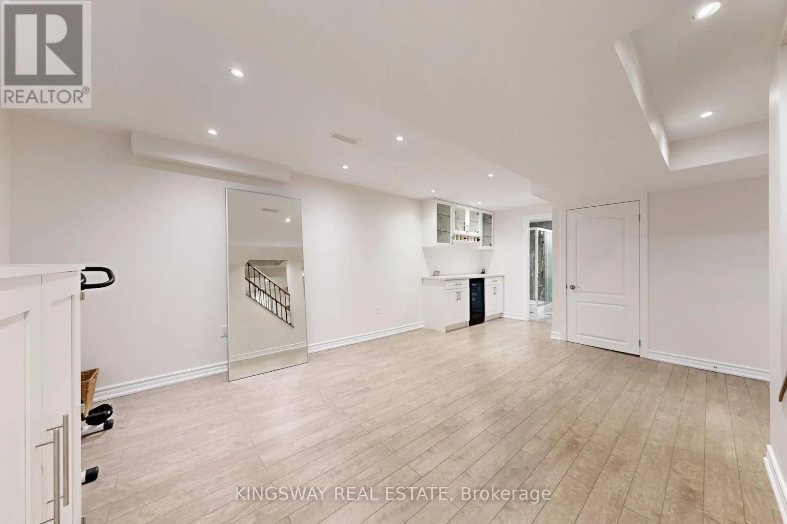 142 VALLEYWAY DRIVE