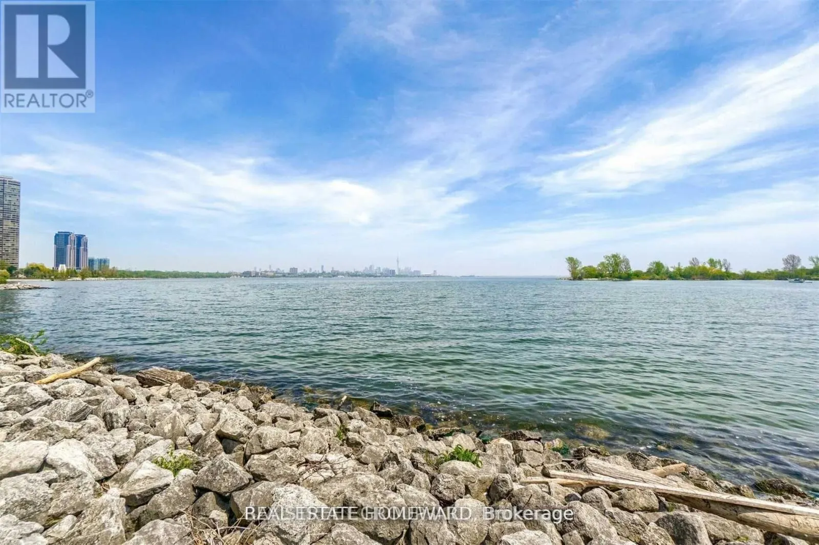 317 - 70 ANNIE CRAIG DRIVE