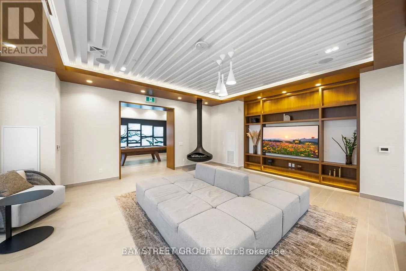 317 - 70 ANNIE CRAIG DRIVE