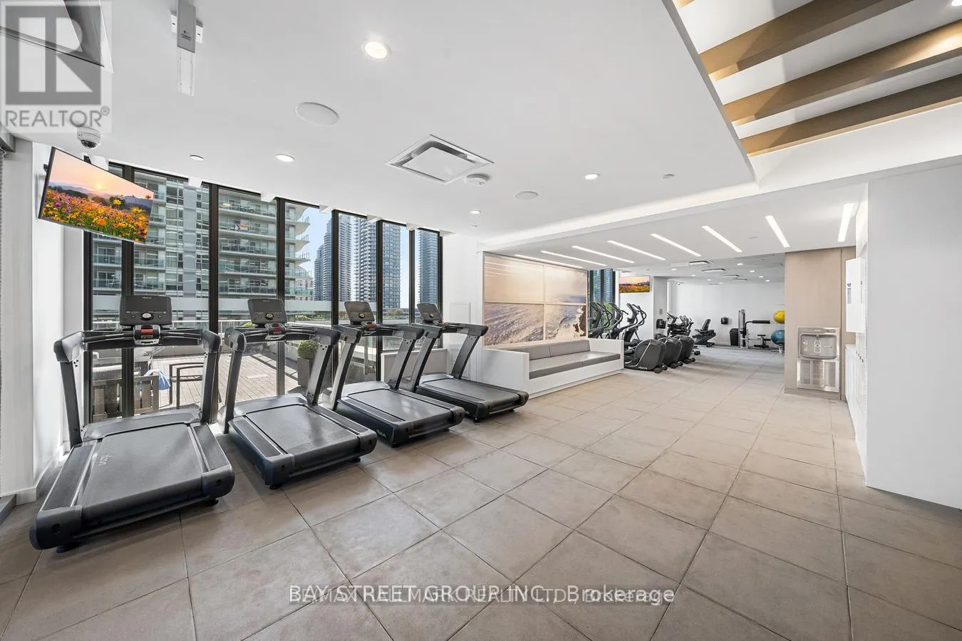 317 - 70 ANNIE CRAIG DRIVE