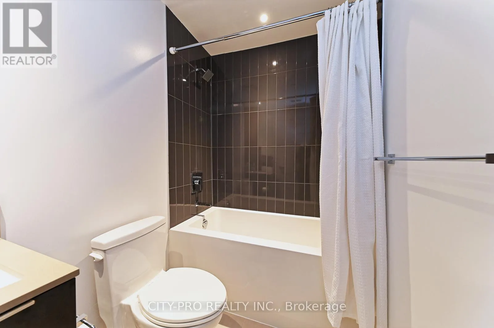 410 - 3900 CONFEDERATION PARKWAY