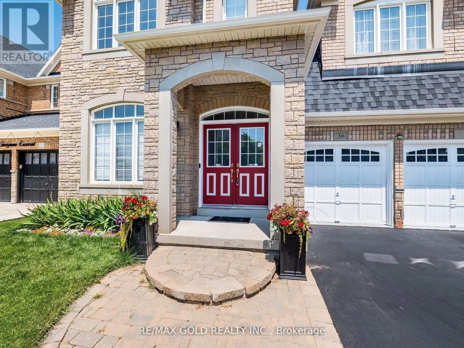 36 TREEGROVE CRESCENT