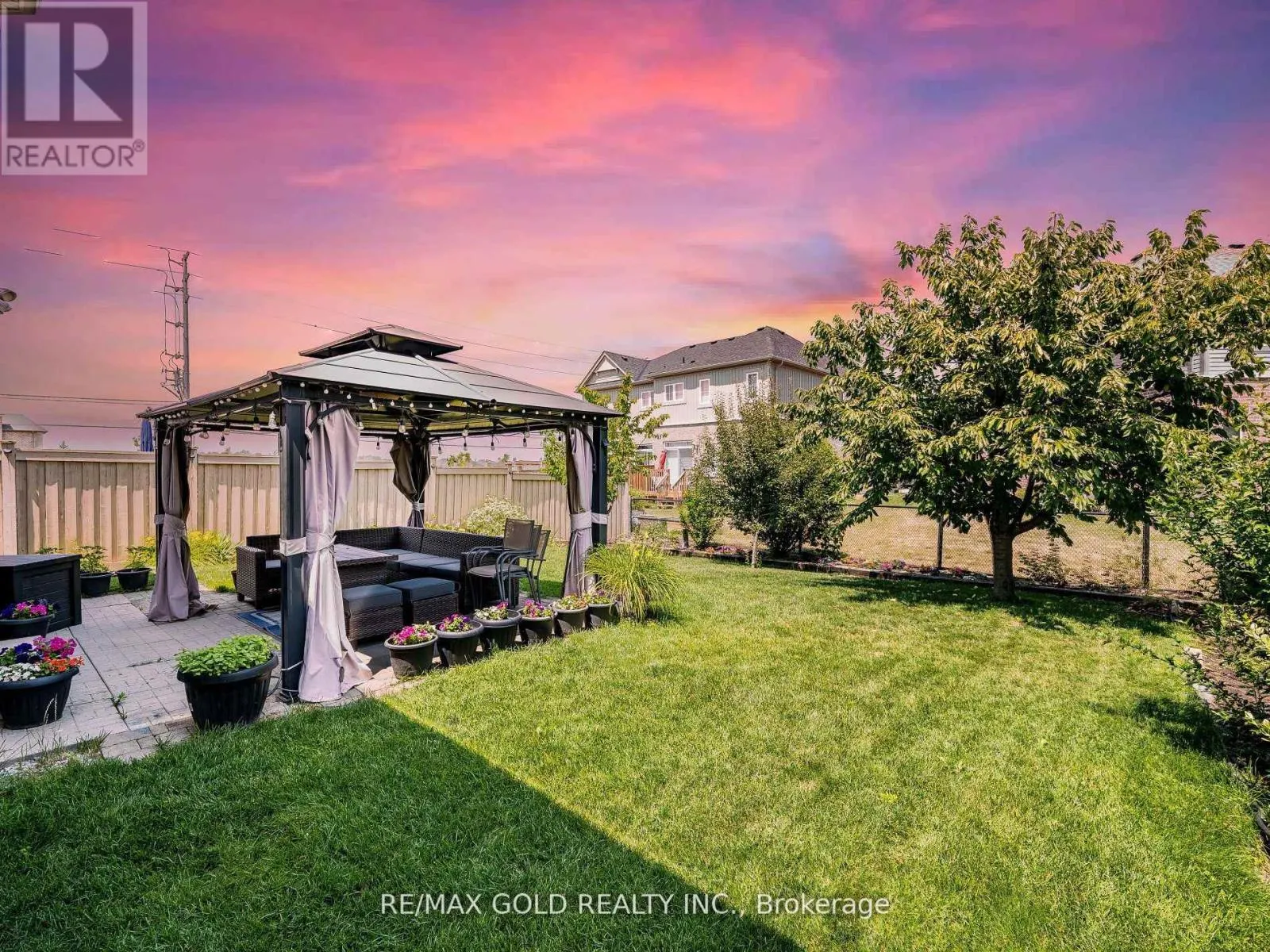 36 TREEGROVE CRESCENT