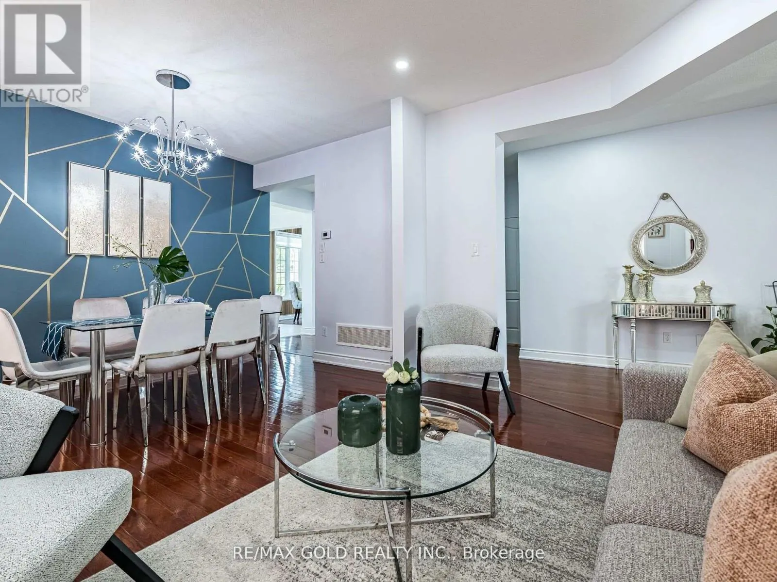 36 TREEGROVE CRESCENT