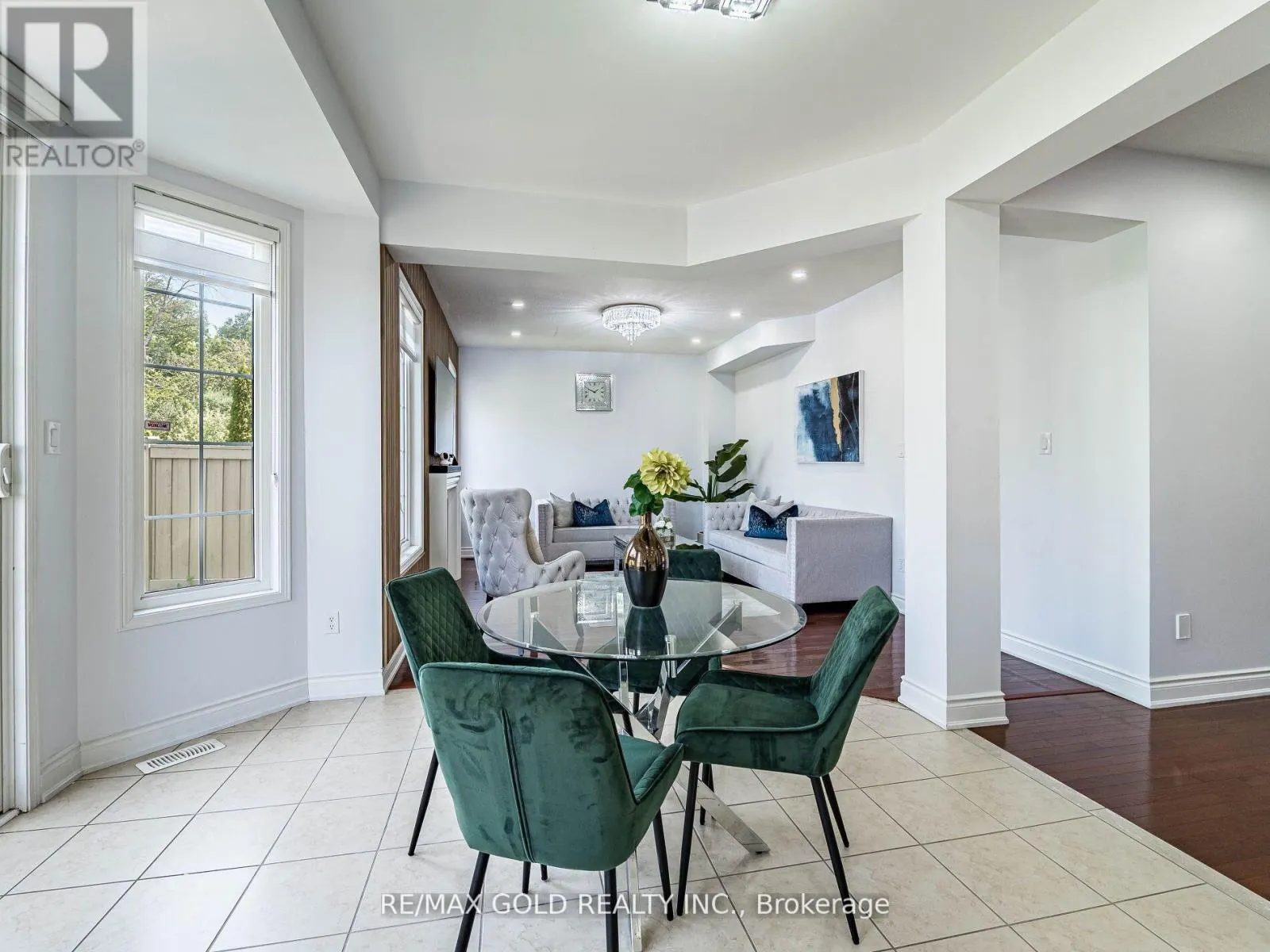 36 TREEGROVE CRESCENT