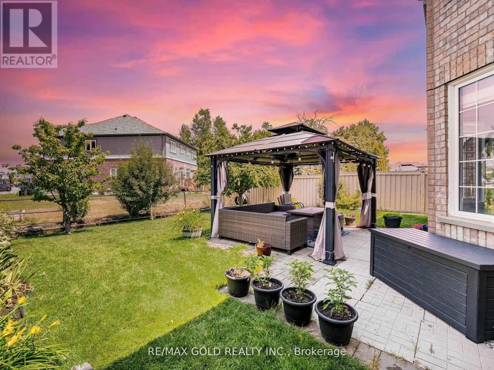36 TREEGROVE CRESCENT