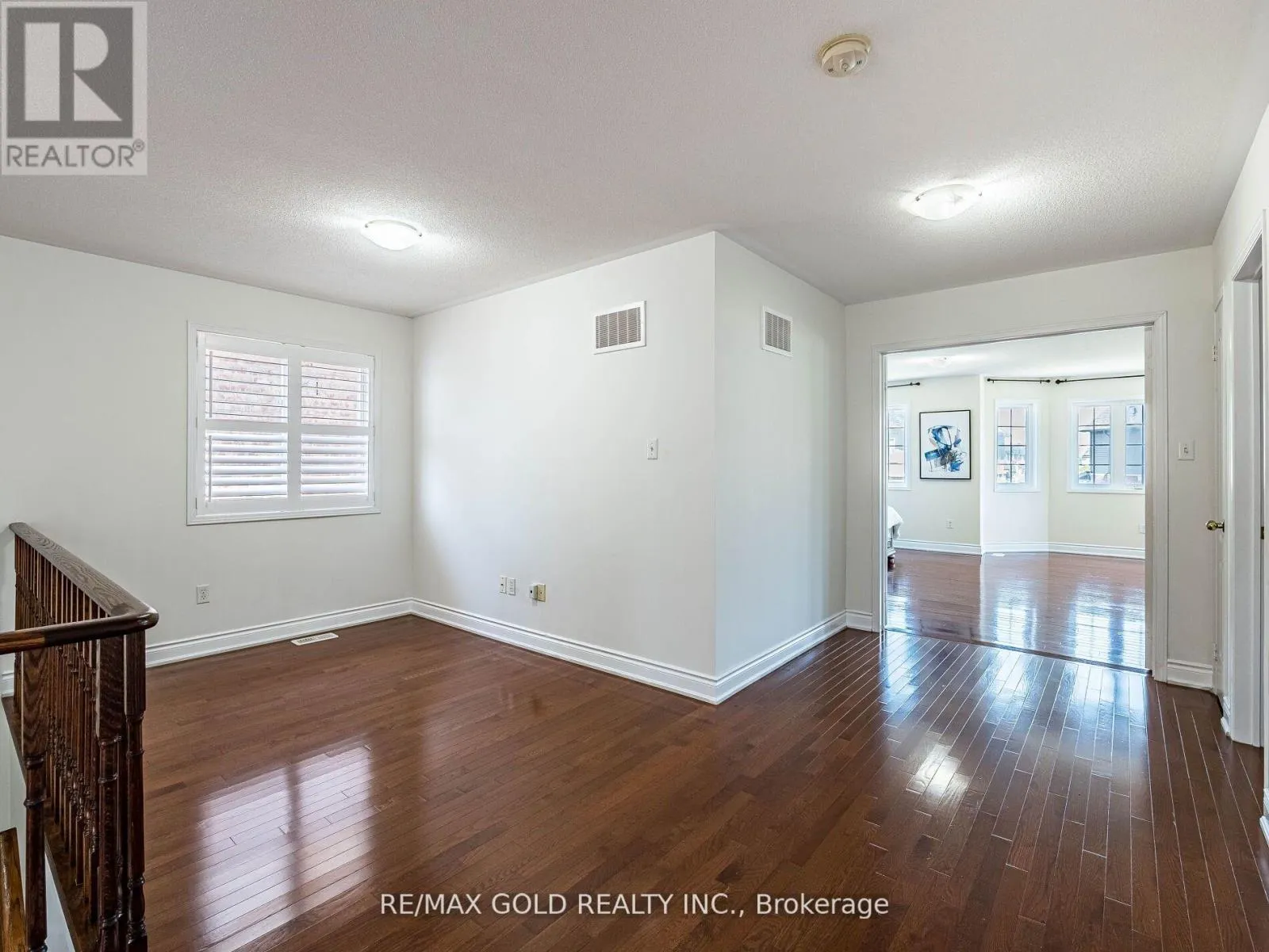 36 TREEGROVE CRESCENT
