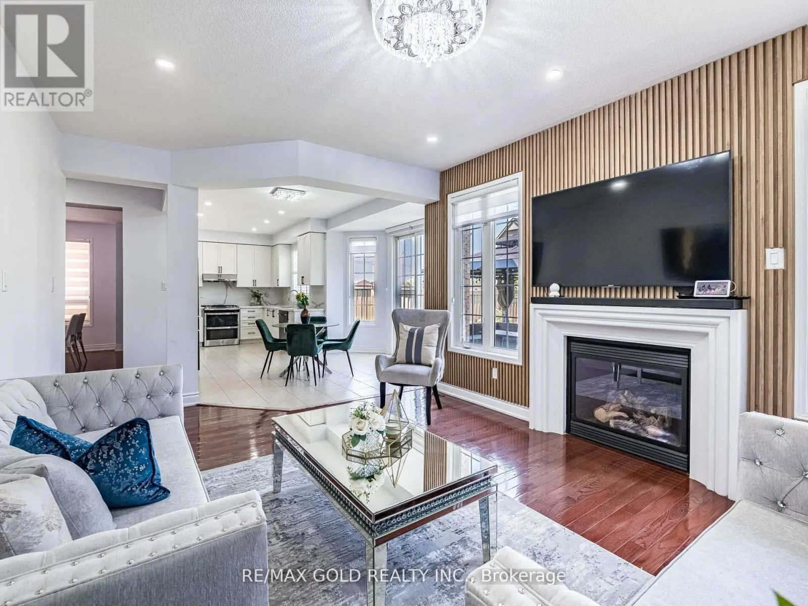 36 TREEGROVE CRESCENT