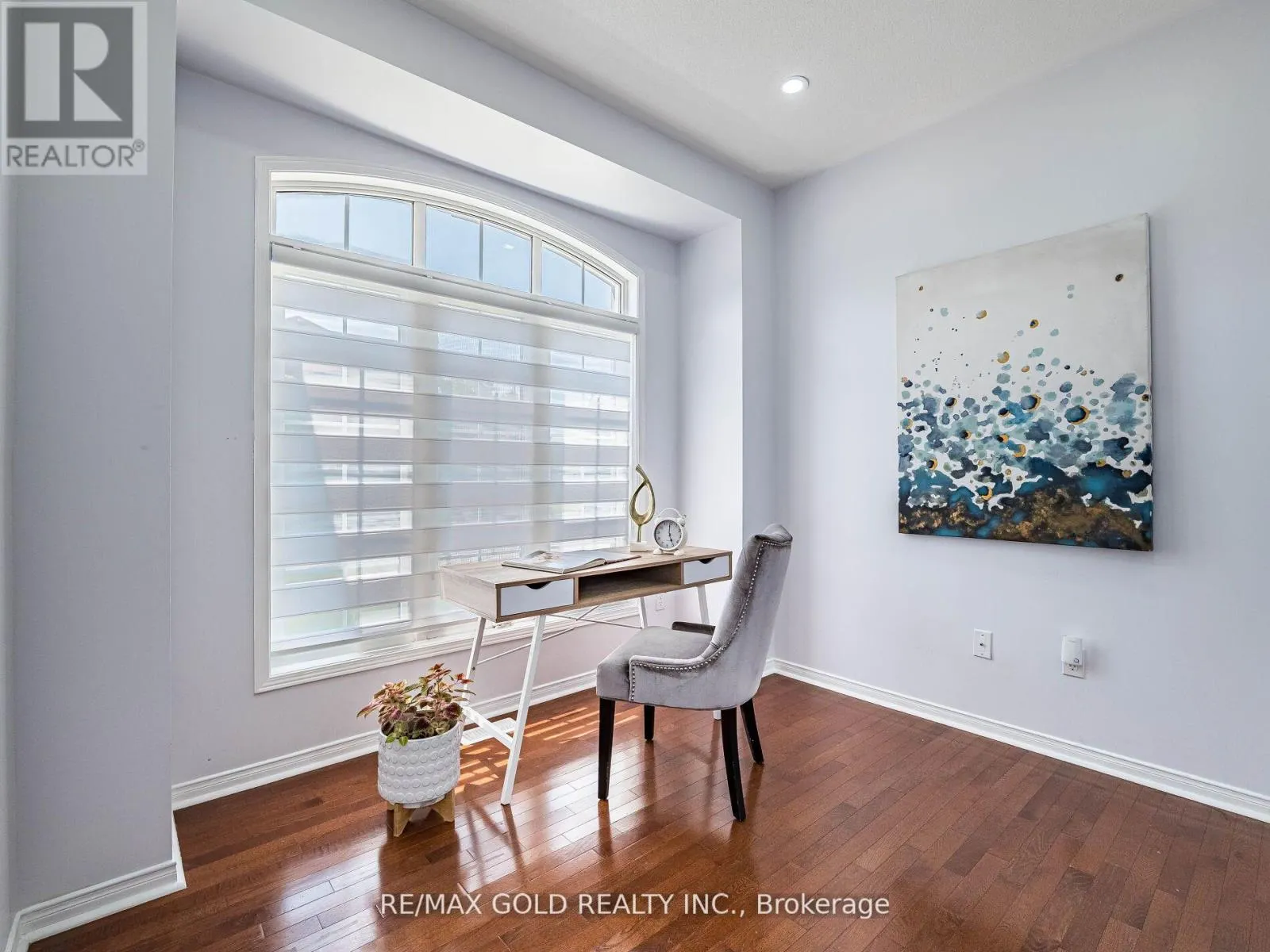 36 TREEGROVE CRESCENT