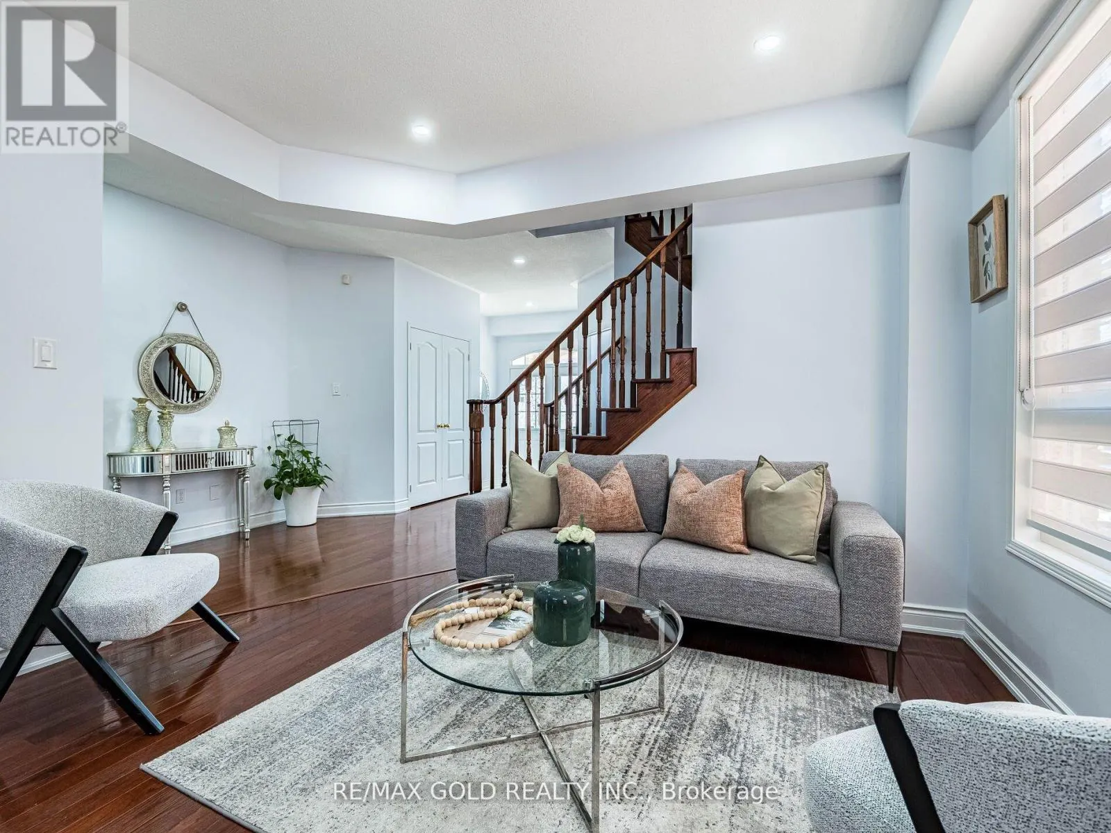 36 TREEGROVE CRESCENT