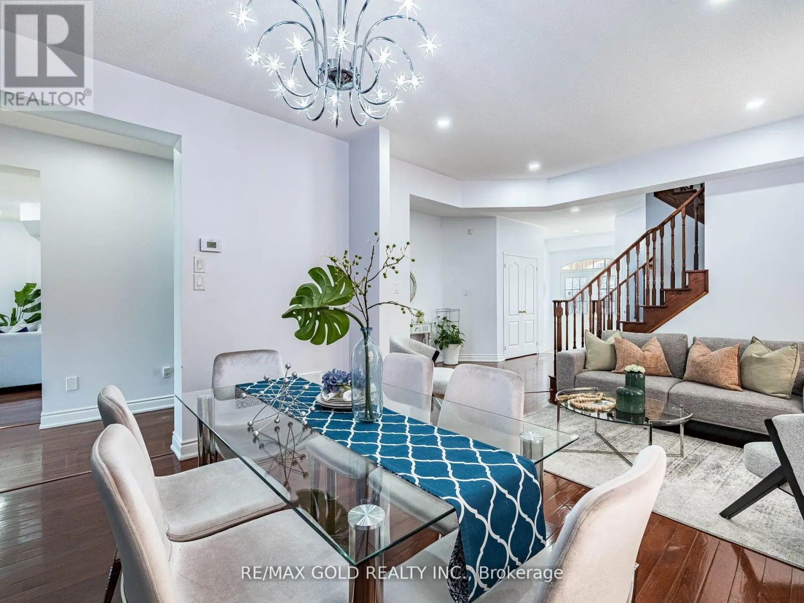 36 TREEGROVE CRESCENT