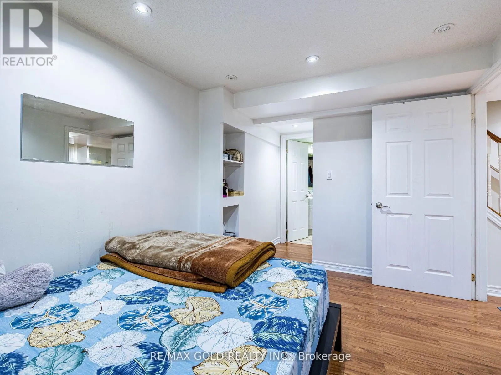 36 TREEGROVE CRESCENT