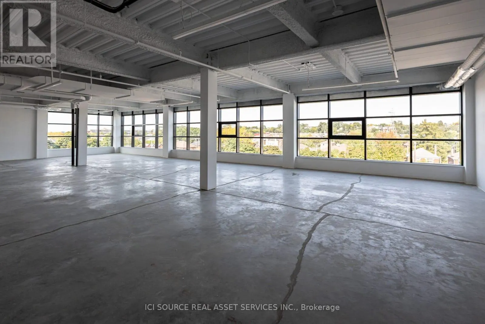 205 - 300 GEARY AVENUE