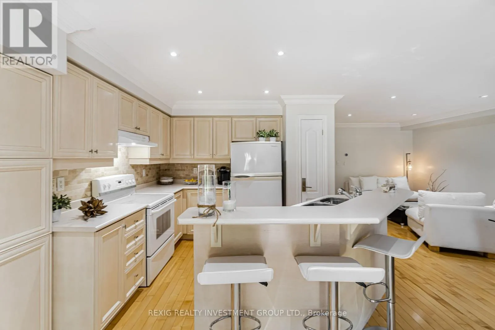 2228 HUMMINGBIRD WAY