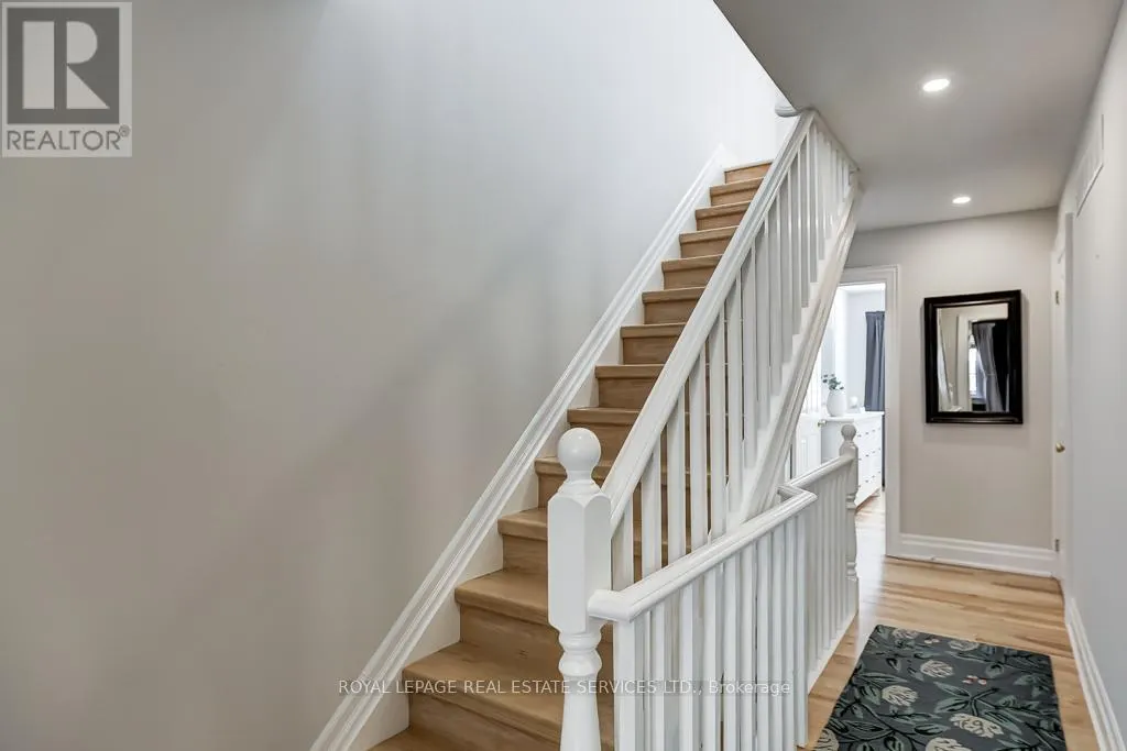 13 ARCHGATE LANE