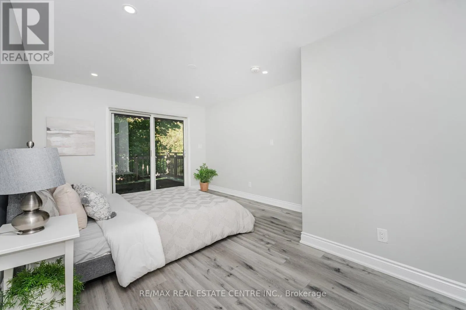 34 WINDERMERE COURT
