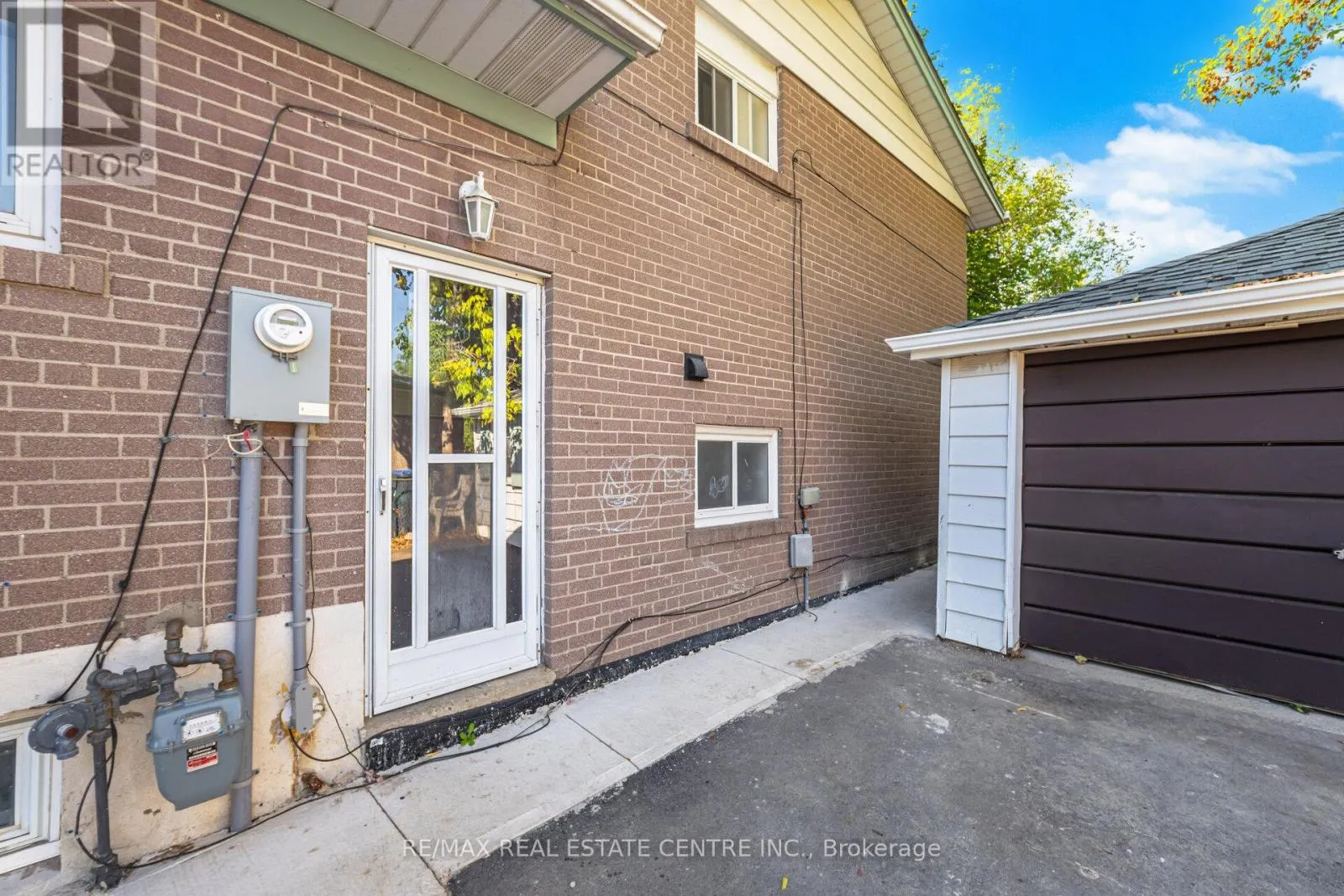 34 WINDERMERE COURT