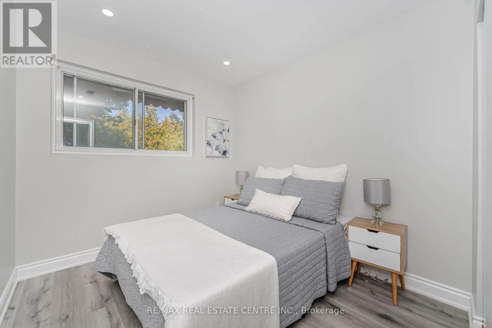 34 WINDERMERE COURT