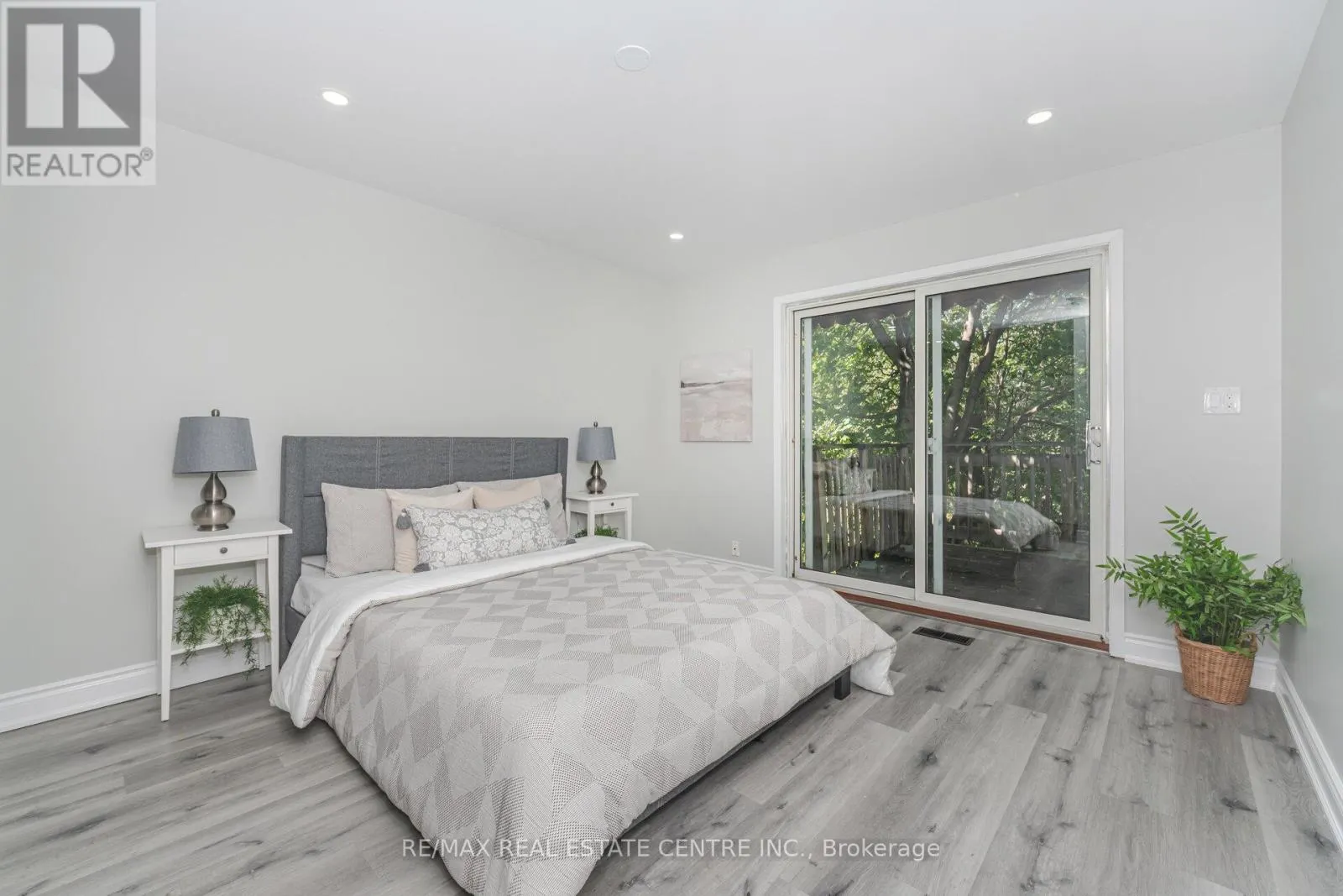 34 WINDERMERE COURT