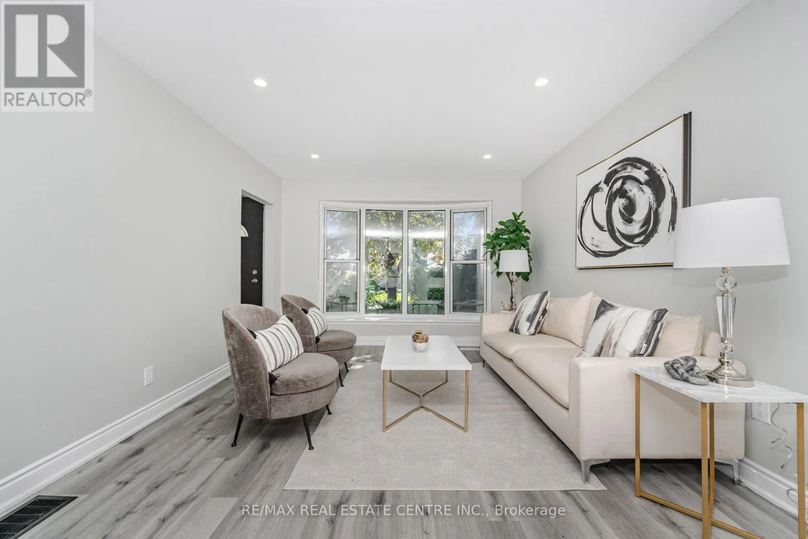 34 WINDERMERE COURT