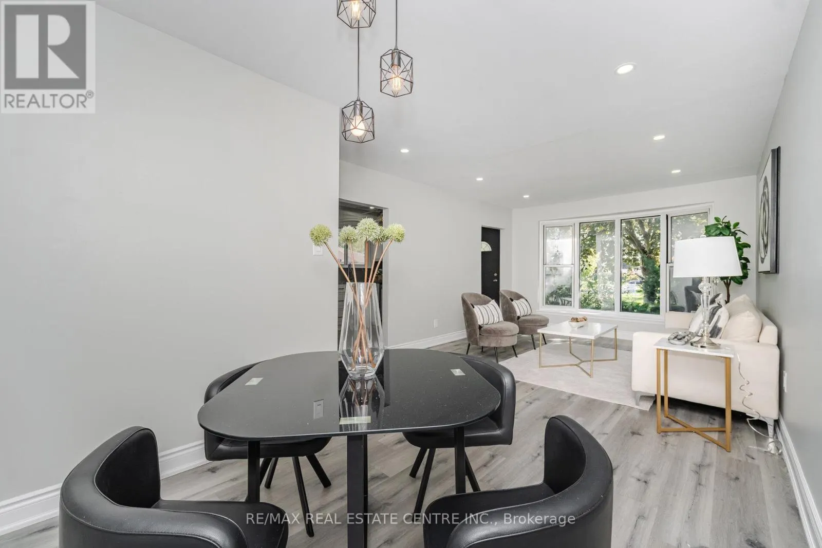 34 WINDERMERE COURT