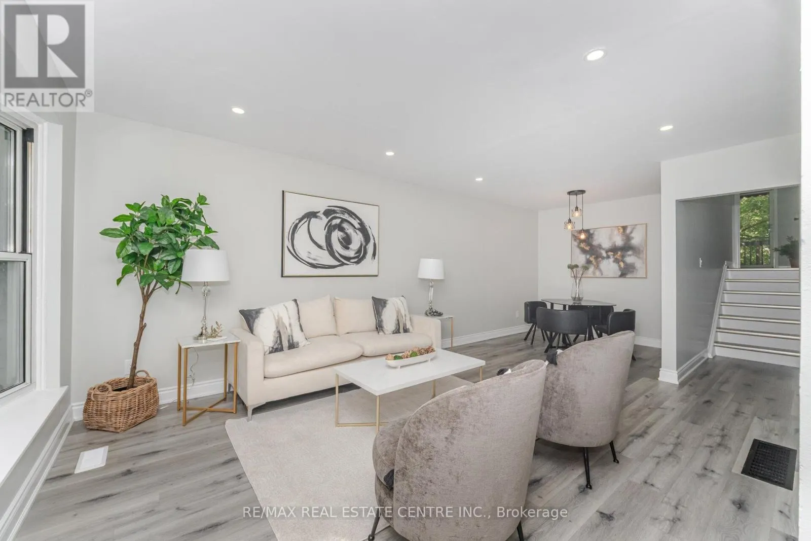 34 WINDERMERE COURT