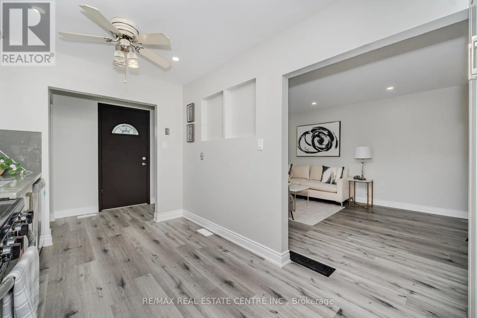 34 WINDERMERE COURT