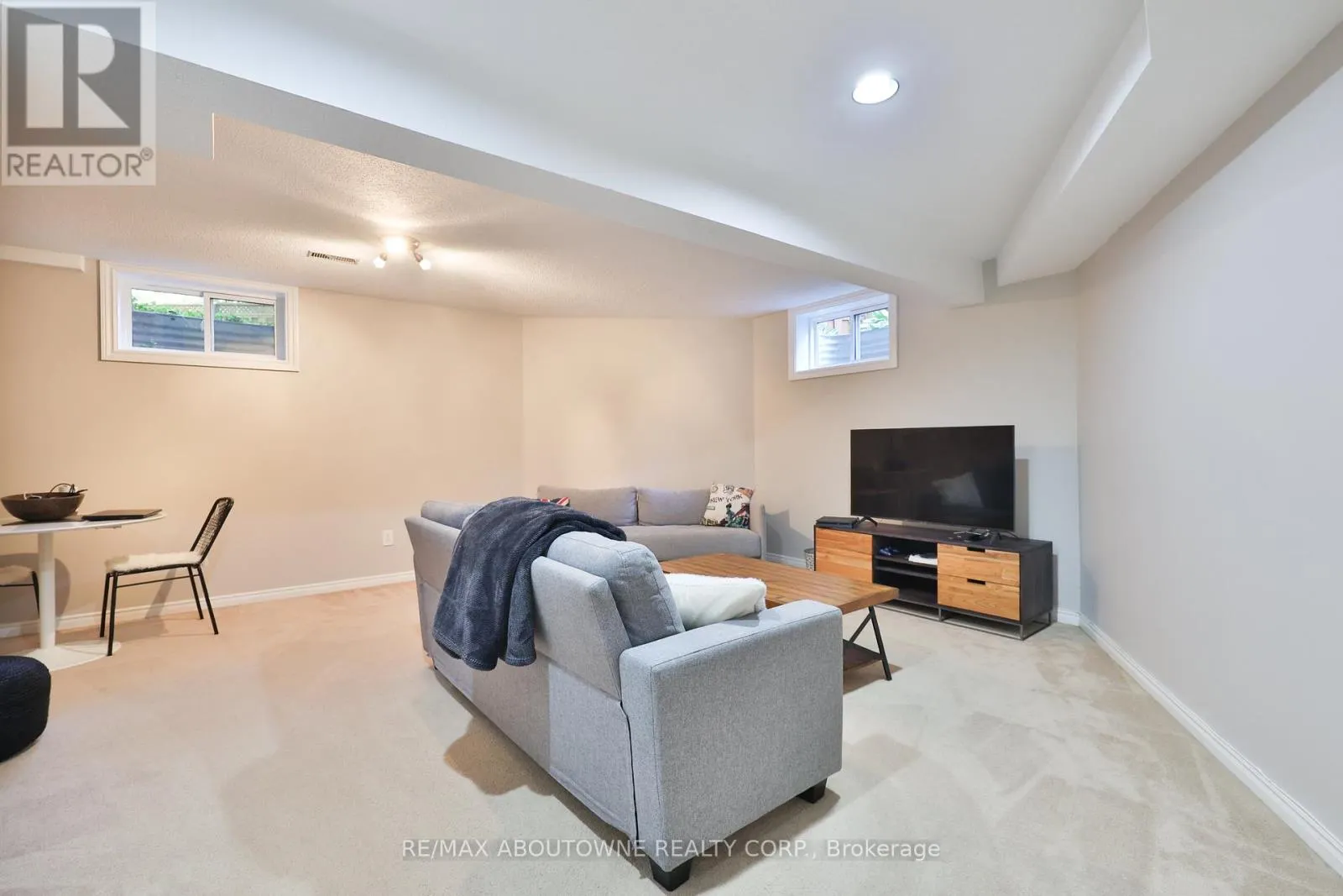 206 ROSSMORE BOULEVARD