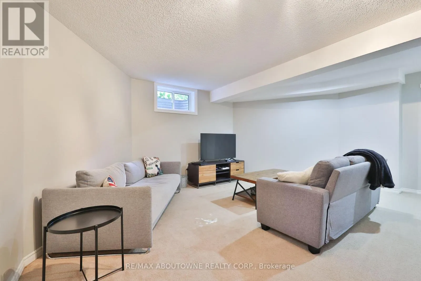 206 ROSSMORE BOULEVARD