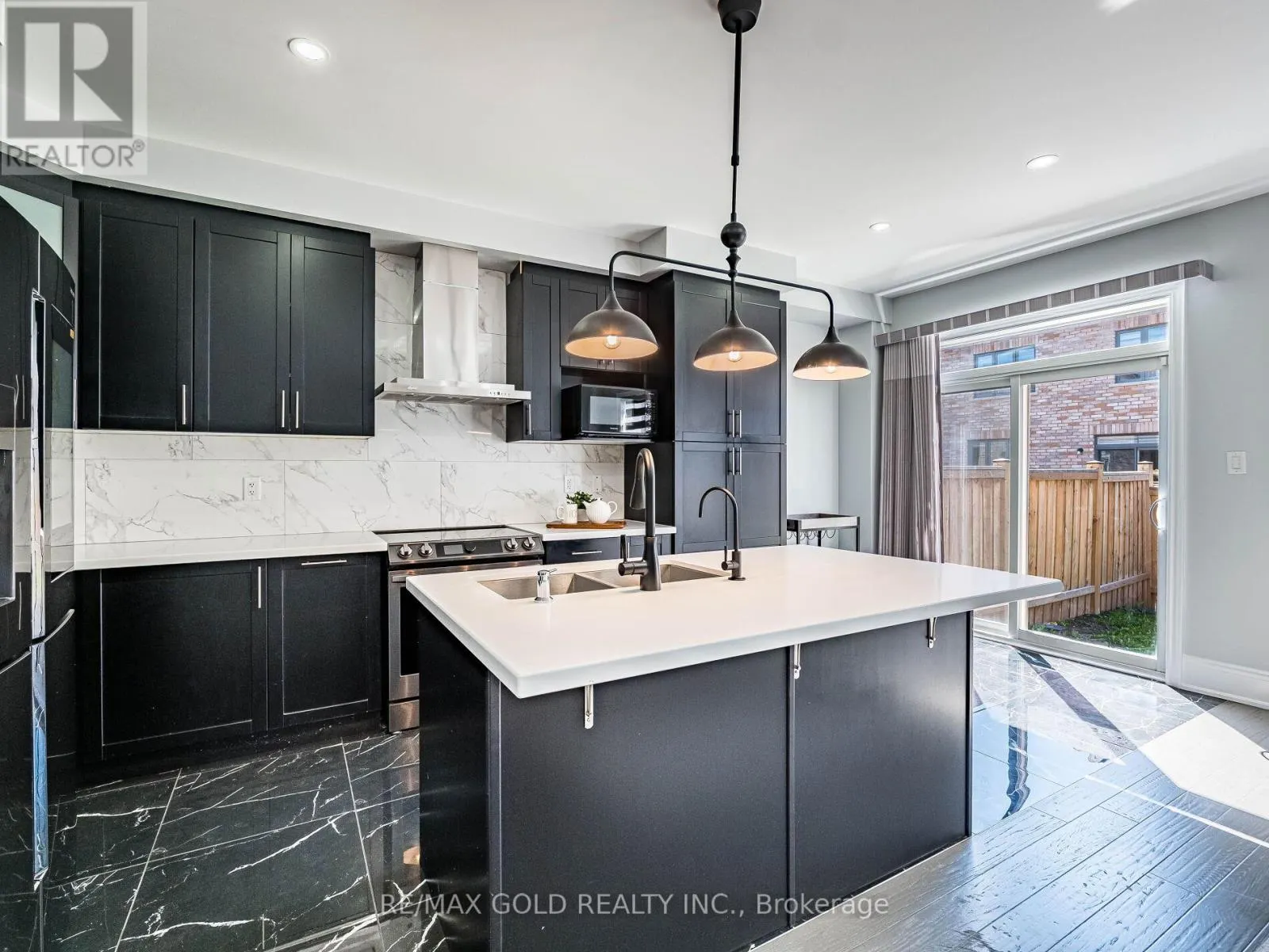 105 BOATHOUSE ROAD
