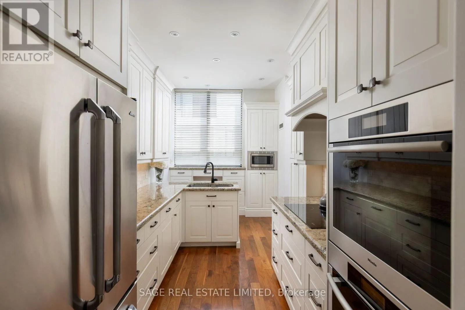 PH613 - 25 EARLINGTON AVENUE