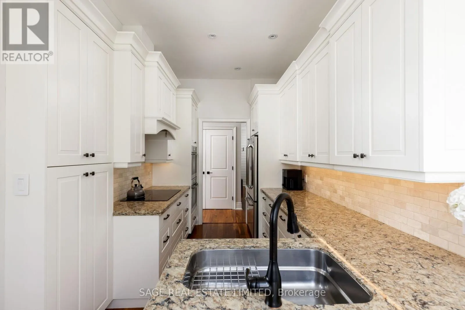 PH613 - 25 EARLINGTON AVENUE