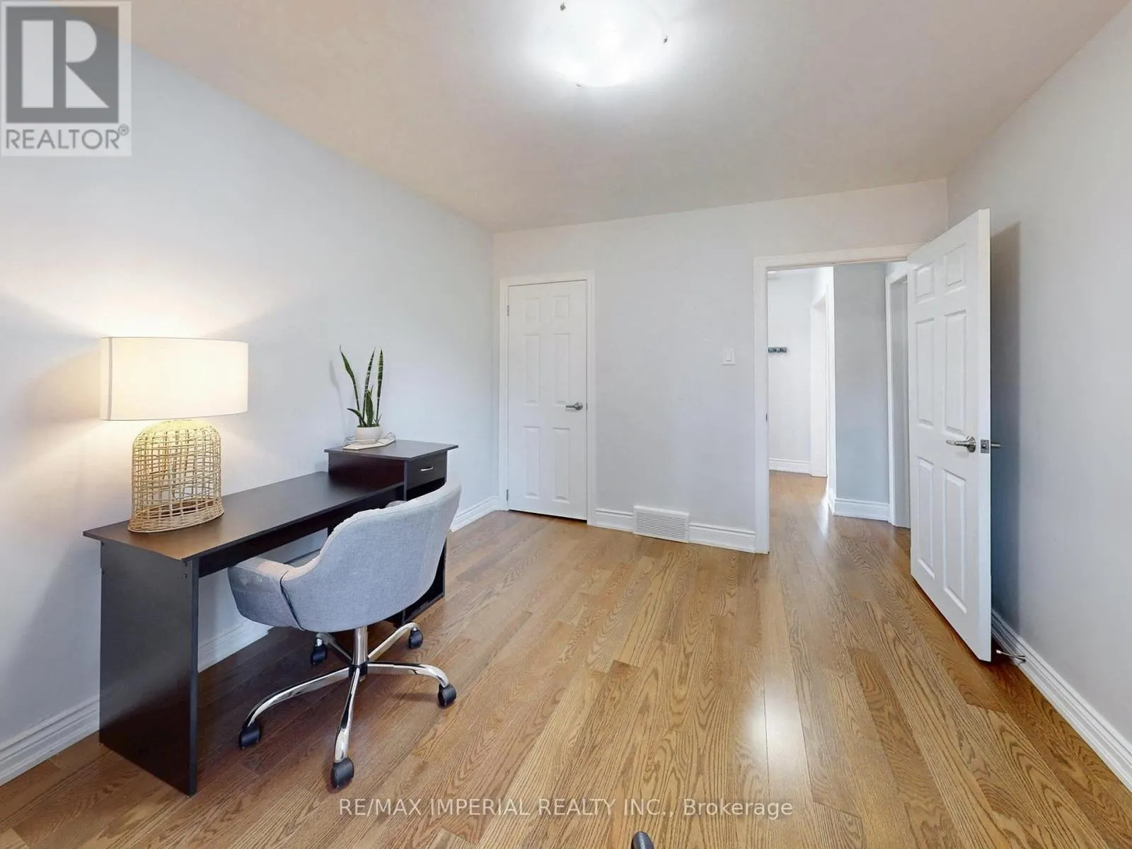 598 RIDELLE AVENUE